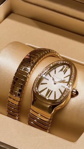 ساعة الثعبان العصرية