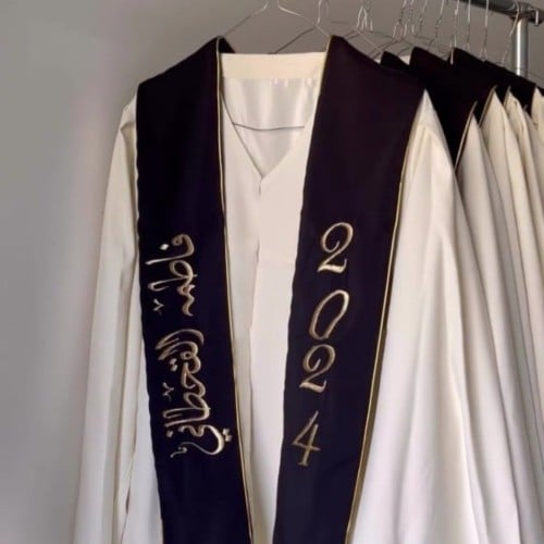 عبايات تخرج ب الاسم 2024