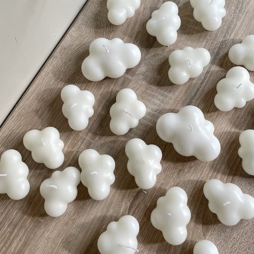 شمعة الغيم مغلفة ومعطرة