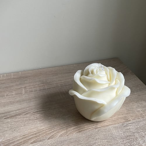 شمعة الوردة العملاقة