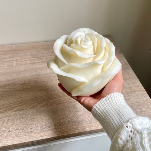 شمعة الوردة العملاقة