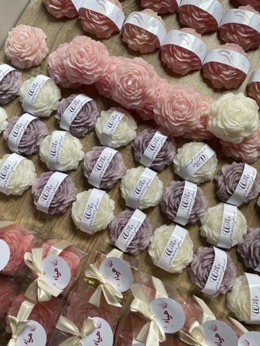 شمعة الورد الحجم الكبير بتغليف ورقي