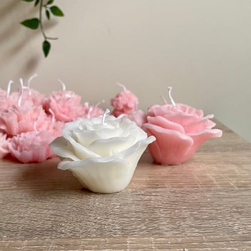 20 شمعة بشكل فستان