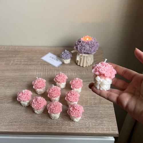 Mini bouquet of roses scented and wrapped