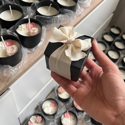 شمعة الأزهار المعطرة الحجم الوسط بطباعة على الشمعة...