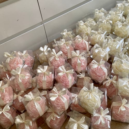 شمعة الورد مغلفة ومعطرة