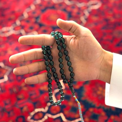 مسباح زعفراني زيتي شفاف تمليكة عدد الخرز 51