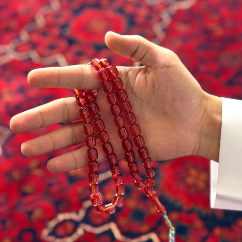 مسباح زعفراني احمر شفاف تمليكة عدد الخرز 51