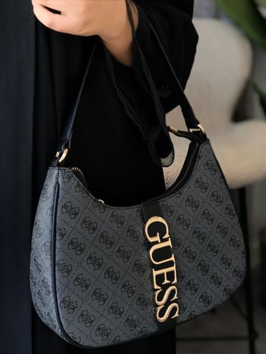 شنطه ماركه ماستر Guess