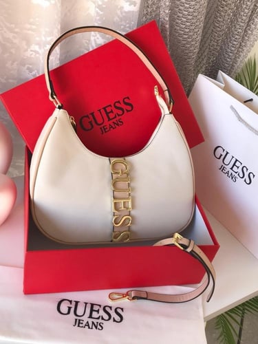 شنطه ماركه ماستر Guess