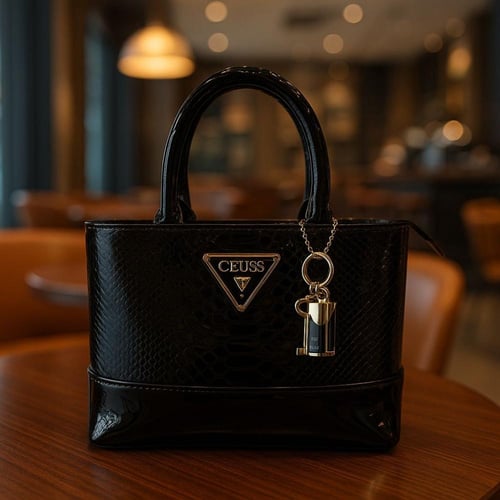 شنطه ماركه ماستر Guess