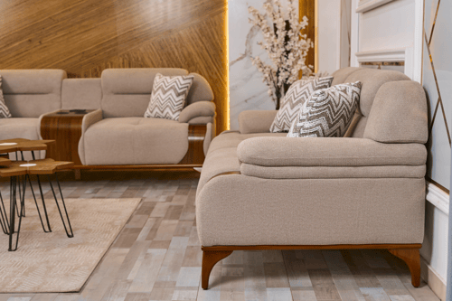 طقم كنب صالة مودرن بيج بتفاصيل خشبية أنيقة