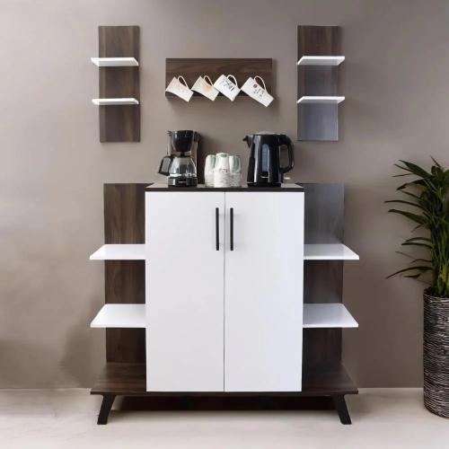 ركن قهوة خشب بتصميم انيق باللون البنى والابيض