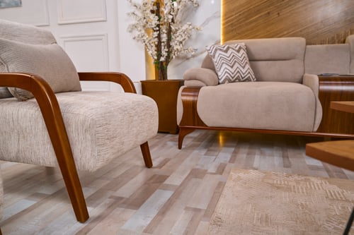 طقم كنب صالة مودرن بيج بتفاصيل خشبية أنيقة