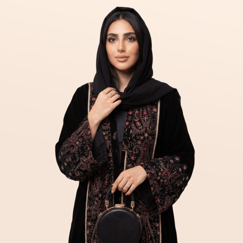 GH052 عباية قطيفة سوداء مطرزة بقماش هندي فاخر مع ط...