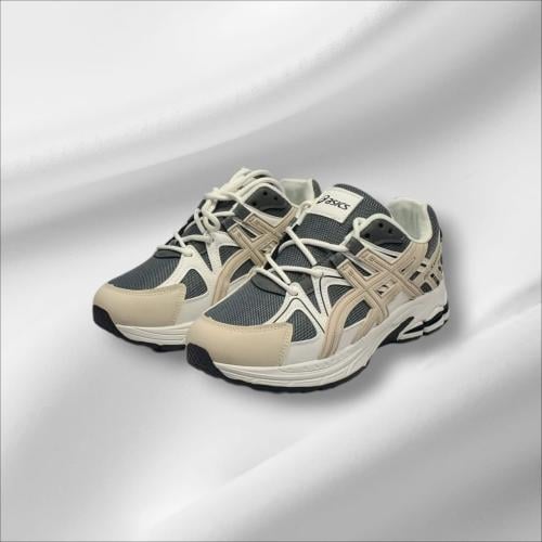 Gray casual shoes with beige details