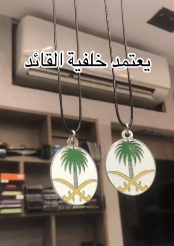 تعليقة سيارة سيف ونخلة ترند بالاسم