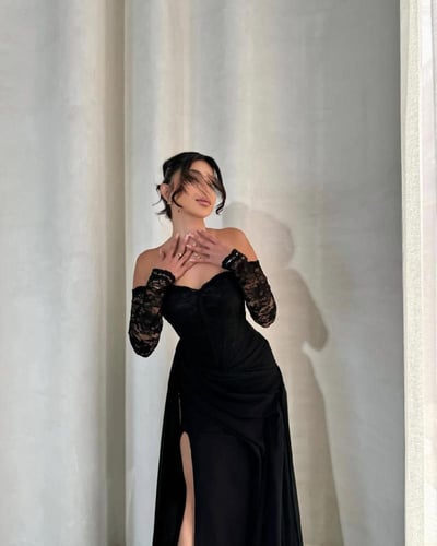 فستان اسود ضخم