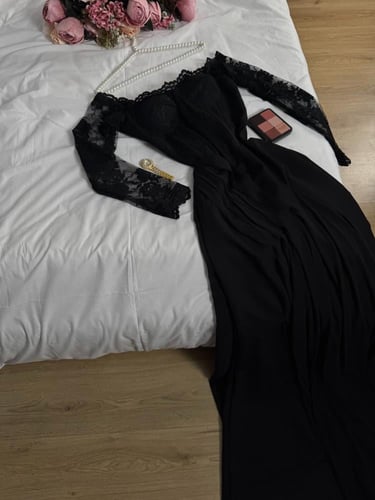 فستان اسود ضخم