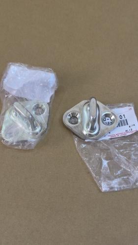 لقمة الباب اللي ثابت بالبدي وكاله