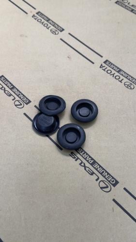 تسكيرة مسامير الابواب الخلفي للربع من 2010 فوق منز...