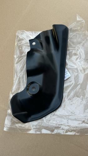 بطانة طرف الرفرف اليمين للربع والشاص 2006 وتحت