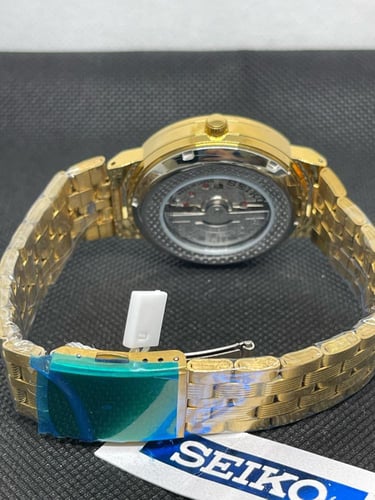 ساعة SEIKO أوتوماتيك ذهبي و ميناء اسود مخطط ابيض