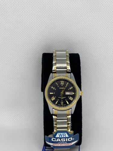 ساعة كاسيو نسائي اطار فضي مخطط ذهبي ميناء أسود