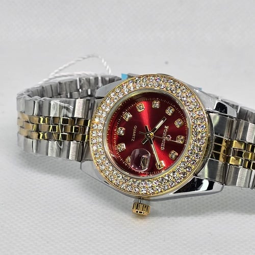 ساعة نسائية ميناء دائري احمر مفصص و سوار رمادي مخط...