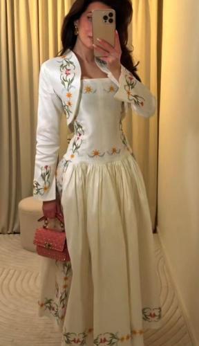 فستان نرجس الأبيض للعيد