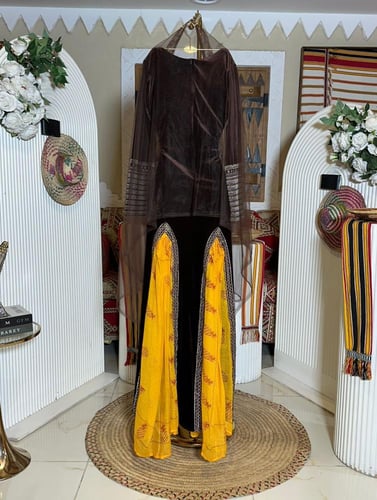 جلابية باللون الاسود للتأسيس