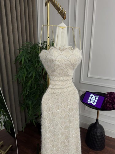 فستان سهرة أبيض فخم