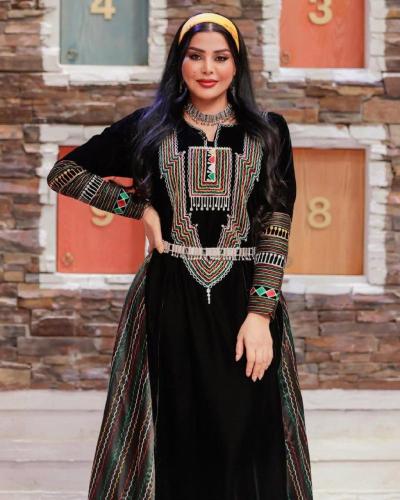 جلابية تراثية باللون الاسود