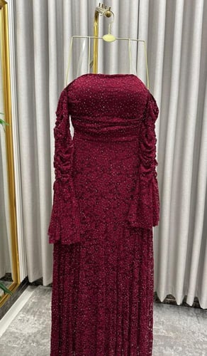 فستان بريق الدانتيل الفرنسي