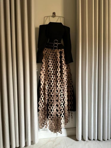 فستان سلاسل الذهب