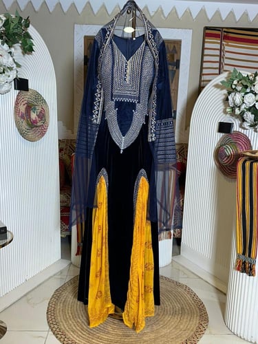 جلابية باللون الاسود للتأسيس