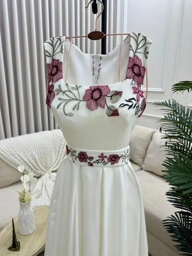 فستان ورود أبيض ناعم