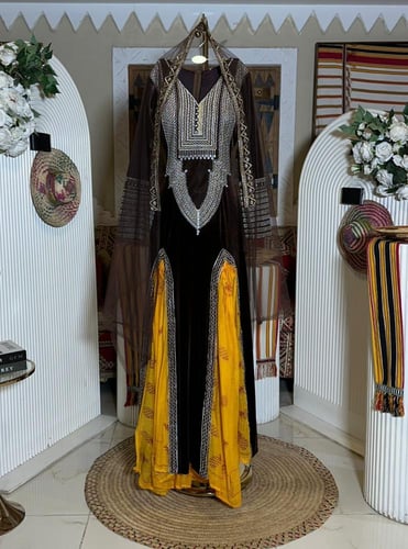 جلابية باللون الاسود للتأسيس