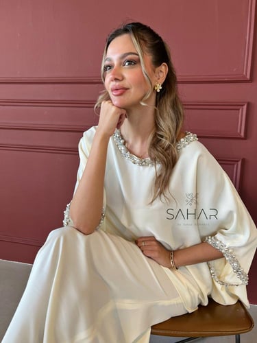 طقم انيق تنورة وبلوزة ساتان