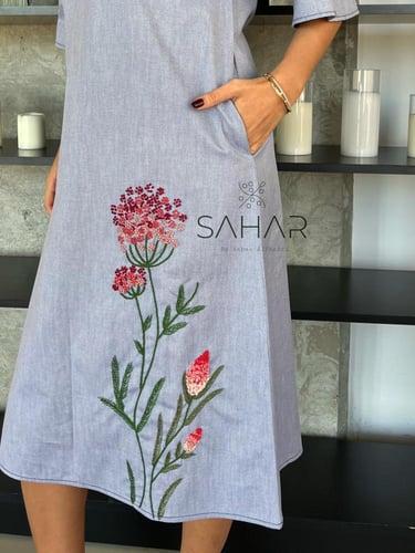 فستان ميدي مطرز بالخيوط