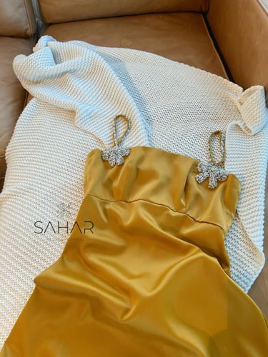 فستان سهرة ناعم بقصة مميزة