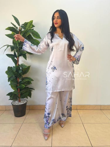 طقم رمضاني بنطلون وبلوزة بطبعات انيقة