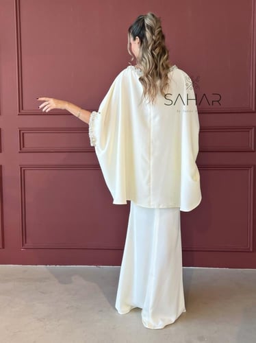 طقم انيق تنورة وبلوزة ساتان