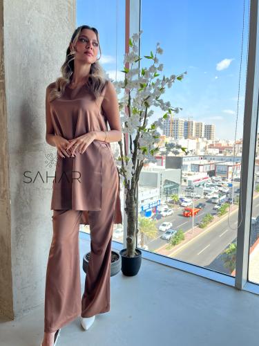 طقم بنطلون وبلوزة من الساتان