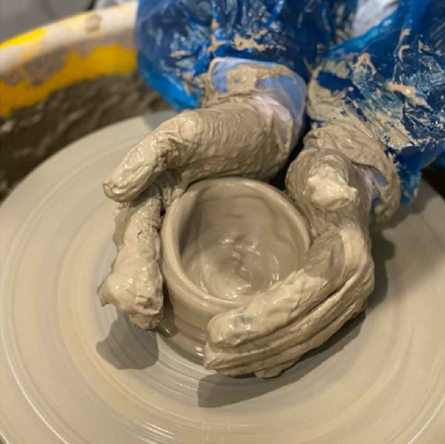 اصنع قطعتك الخزفية