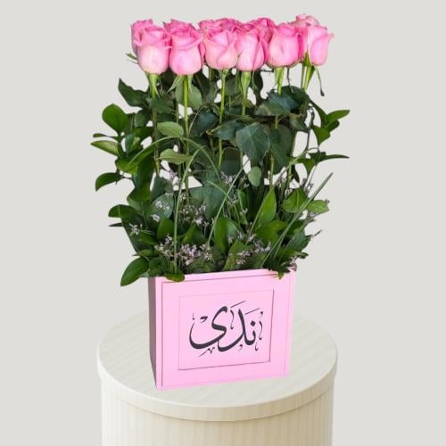أغصان الجوري الوردية