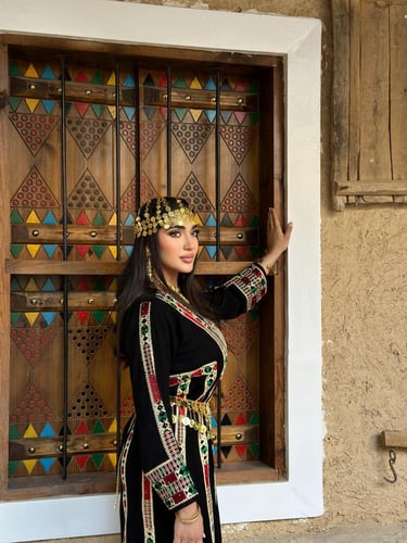 ثوب جنوبي مع منديل اصفر