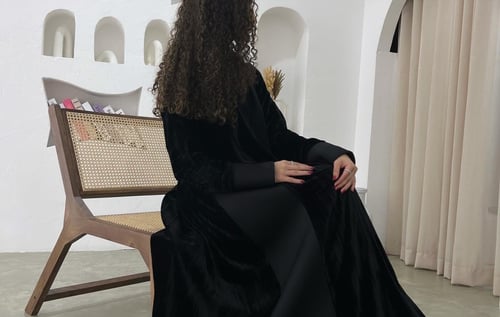عبايه قماش مخمل مكسر مع قماش طبي اسود طرحه ساده