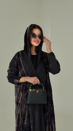 عبايه قماش تفته استرتش اسود ومخمل مشجر ، قصات وقيط...