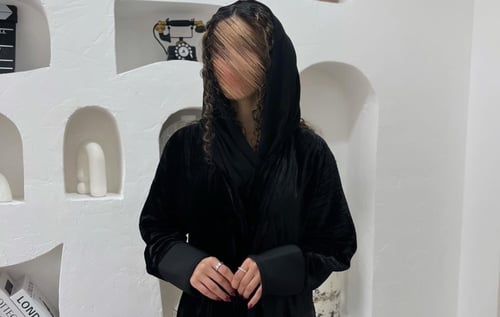 عبايه قماش مخمل مكسر مع قماش طبي اسود طرحه ساده